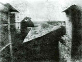 Considerada a primeira imagem capturada (vista da janela em Gras)