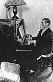 Garcia Lorca ao piano em Granada - 1935